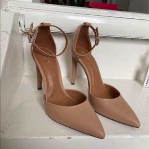 NWT Call it Spring Nude Heel 7.5